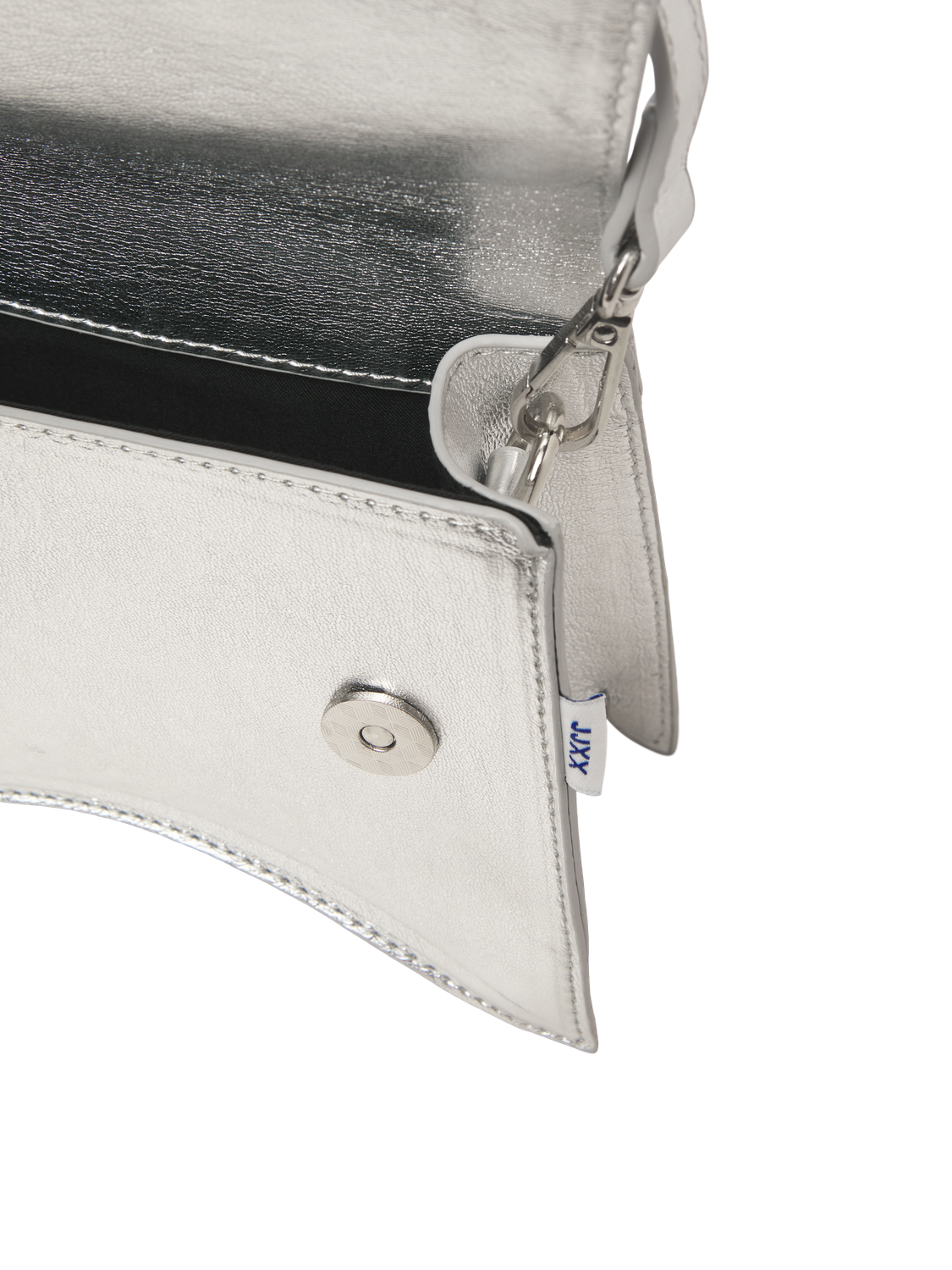 model_shot-front_full